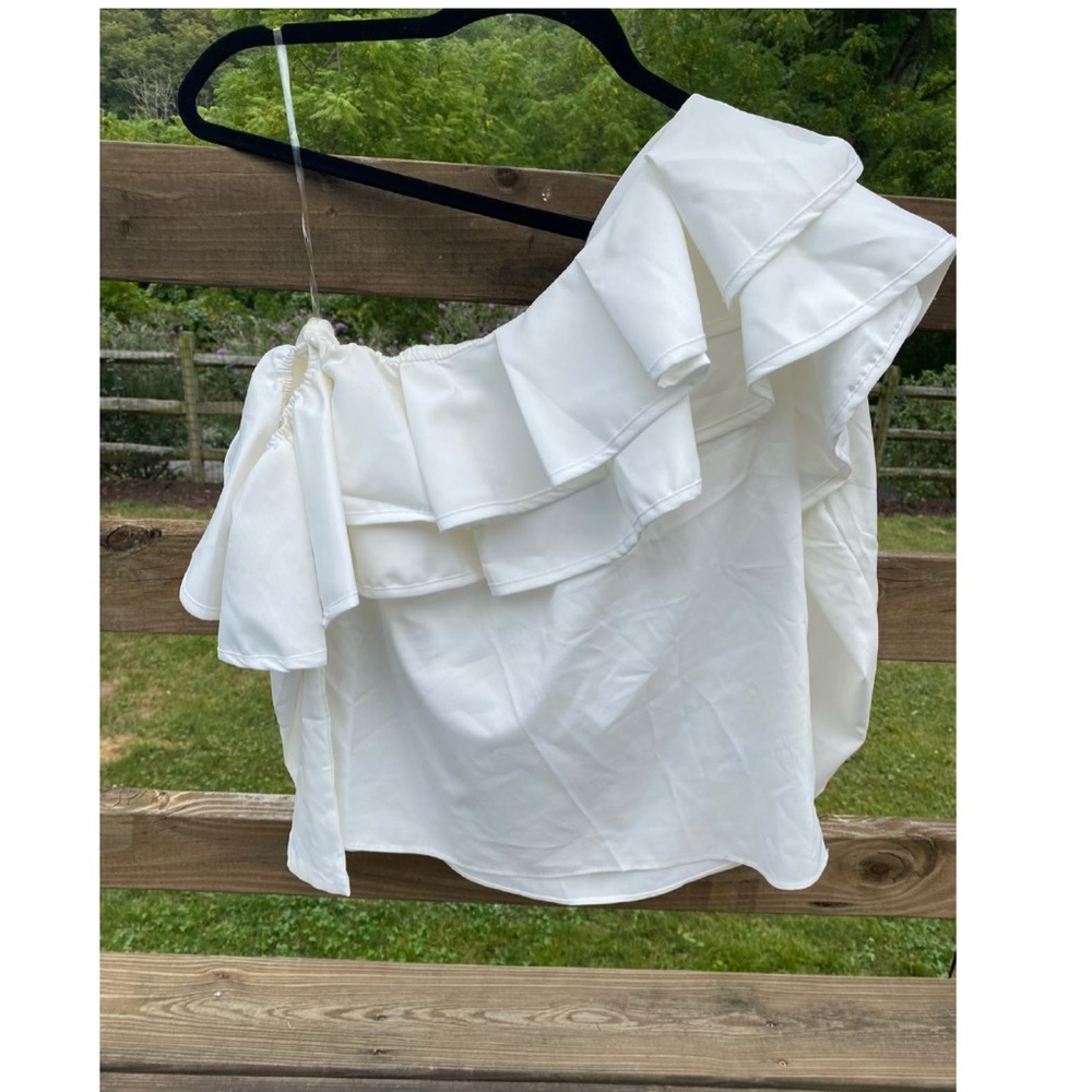 One shoulder top